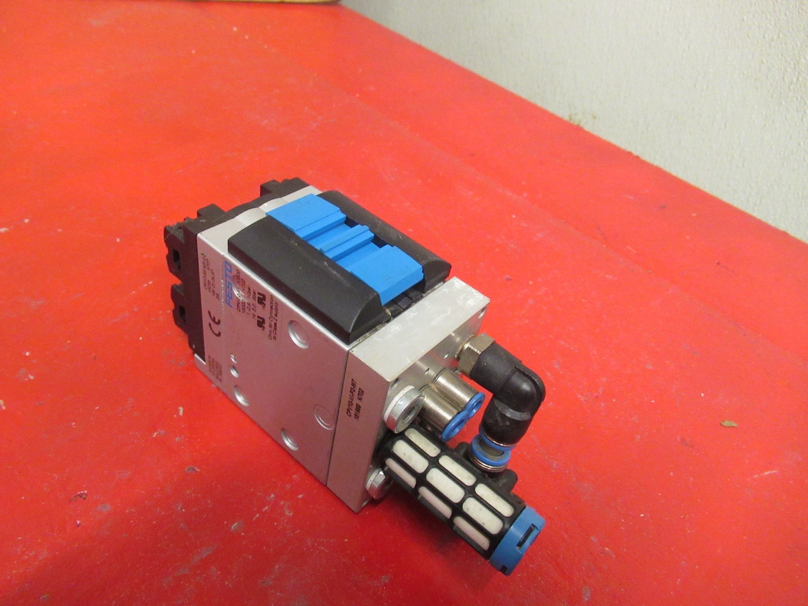 FESTO CPV10-GE-ASI-2-Z 18258 CPV-10-VI 18200 CPV10-VI-P2-M7 161969 USED