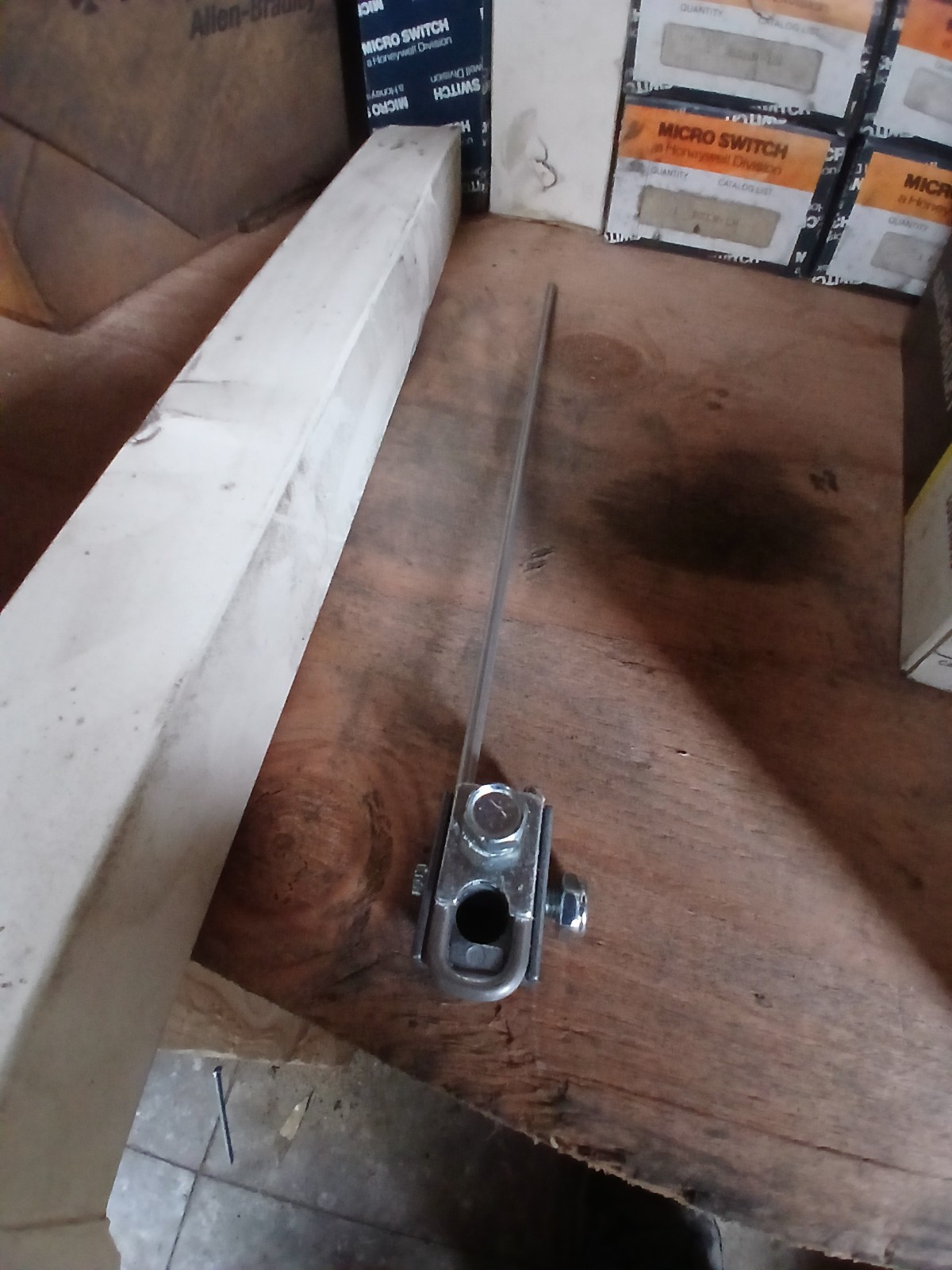 New Allen‑Bradley 802T‑W3A Series B Rod‑Type Operating Lever R-703
