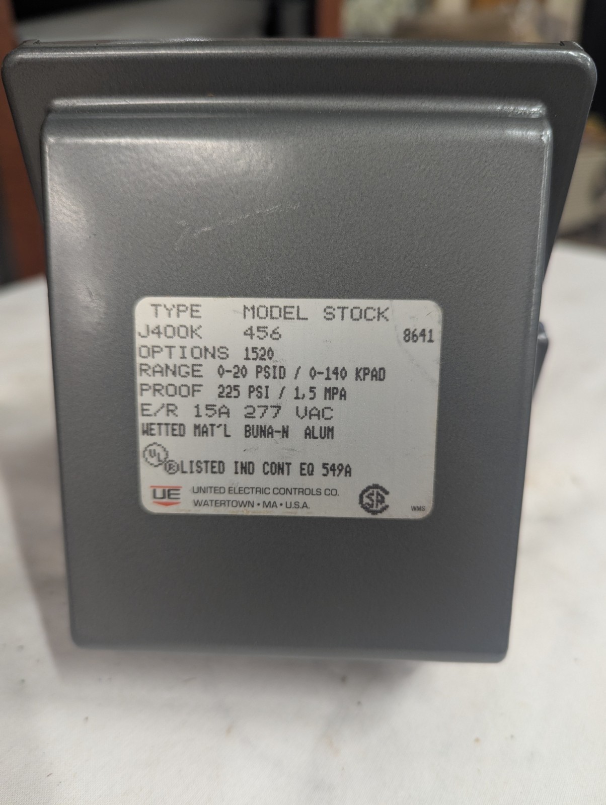 UNITED ELECTRIC J400K-456, 15A 0/20PSID, 277 Vac – New w/o box!