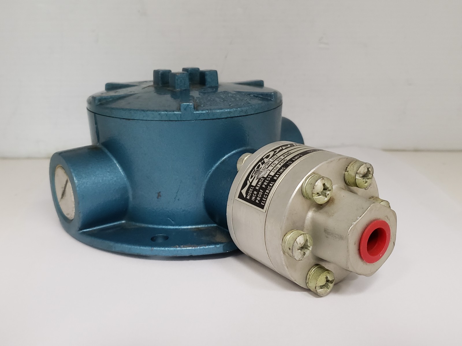 NEO-DYN 300P12C7 PRESSURE SWITCH 1-20PSI RANGE 150 PROOF PRESSURE