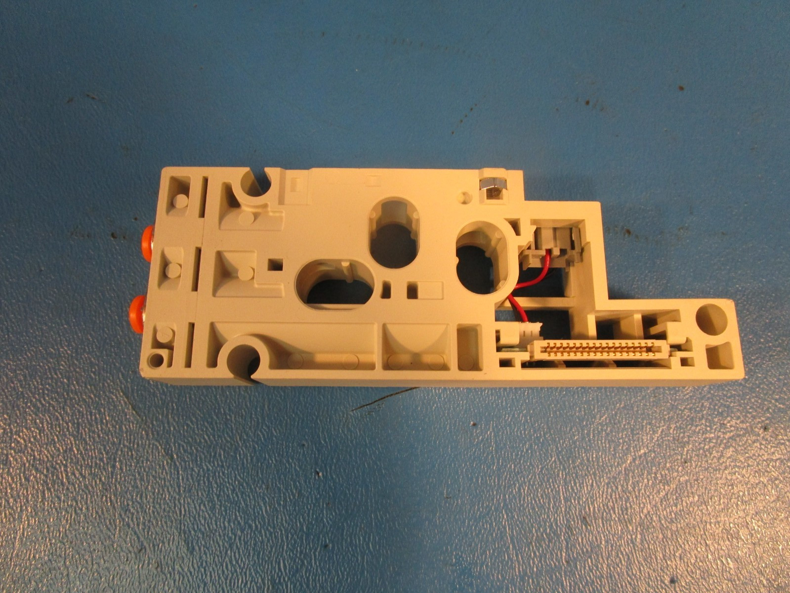 SMC SY50M-2-1SA-N3, Manifold Block Assembly for a SY5000 5 Port Solenoid Valves