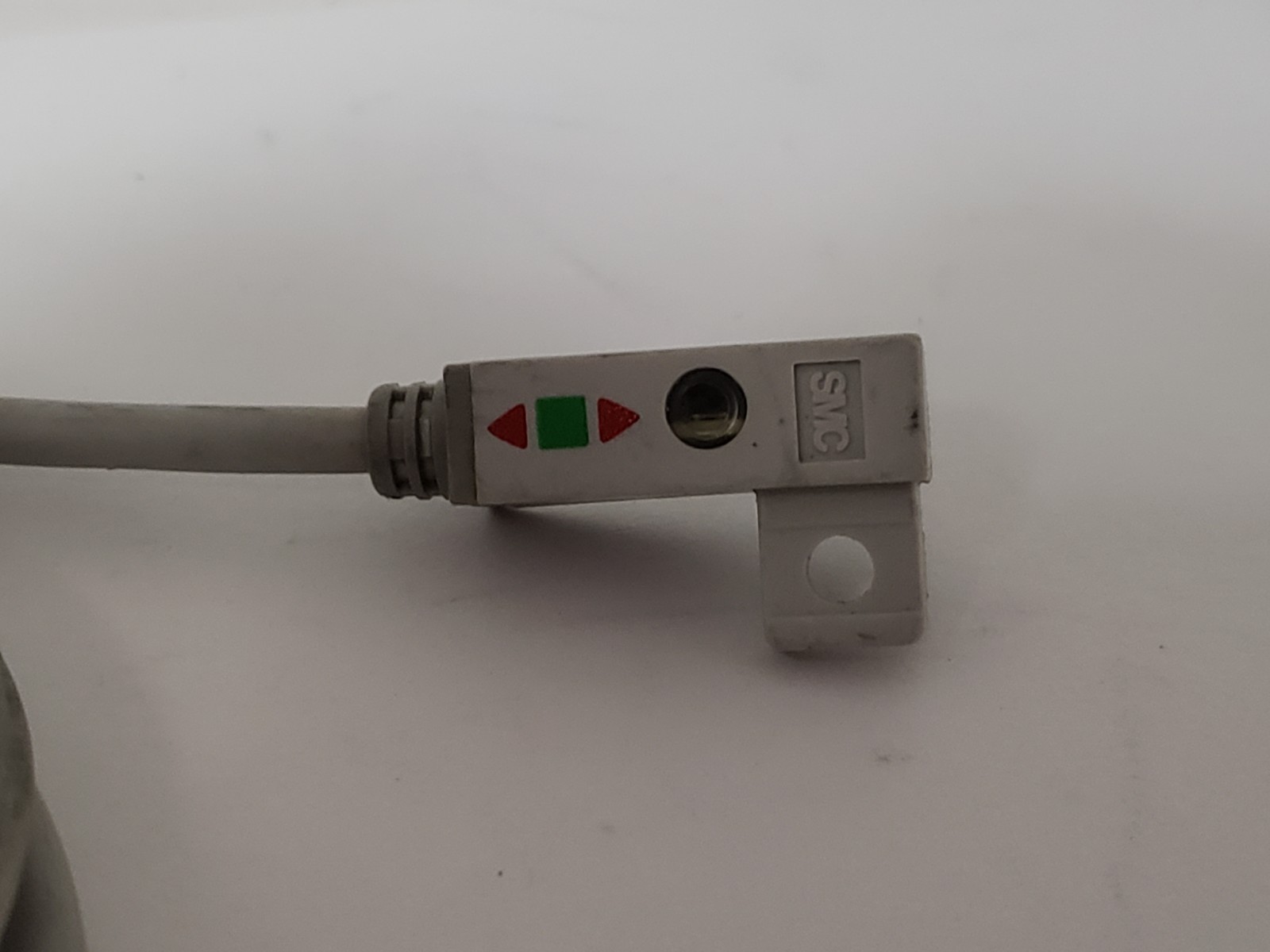 SMC D-F7BA AUTO SWITCH 12-24 VDC 1/2 METER CABLE 2 WIRE