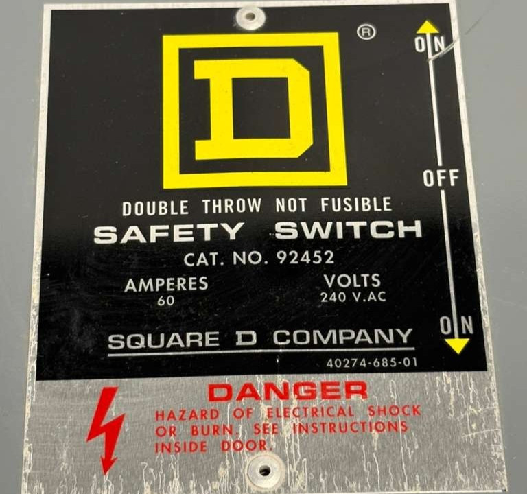 Square D Company Double Throw Not Fusible Safety Switch Indoor Enclosure 92452