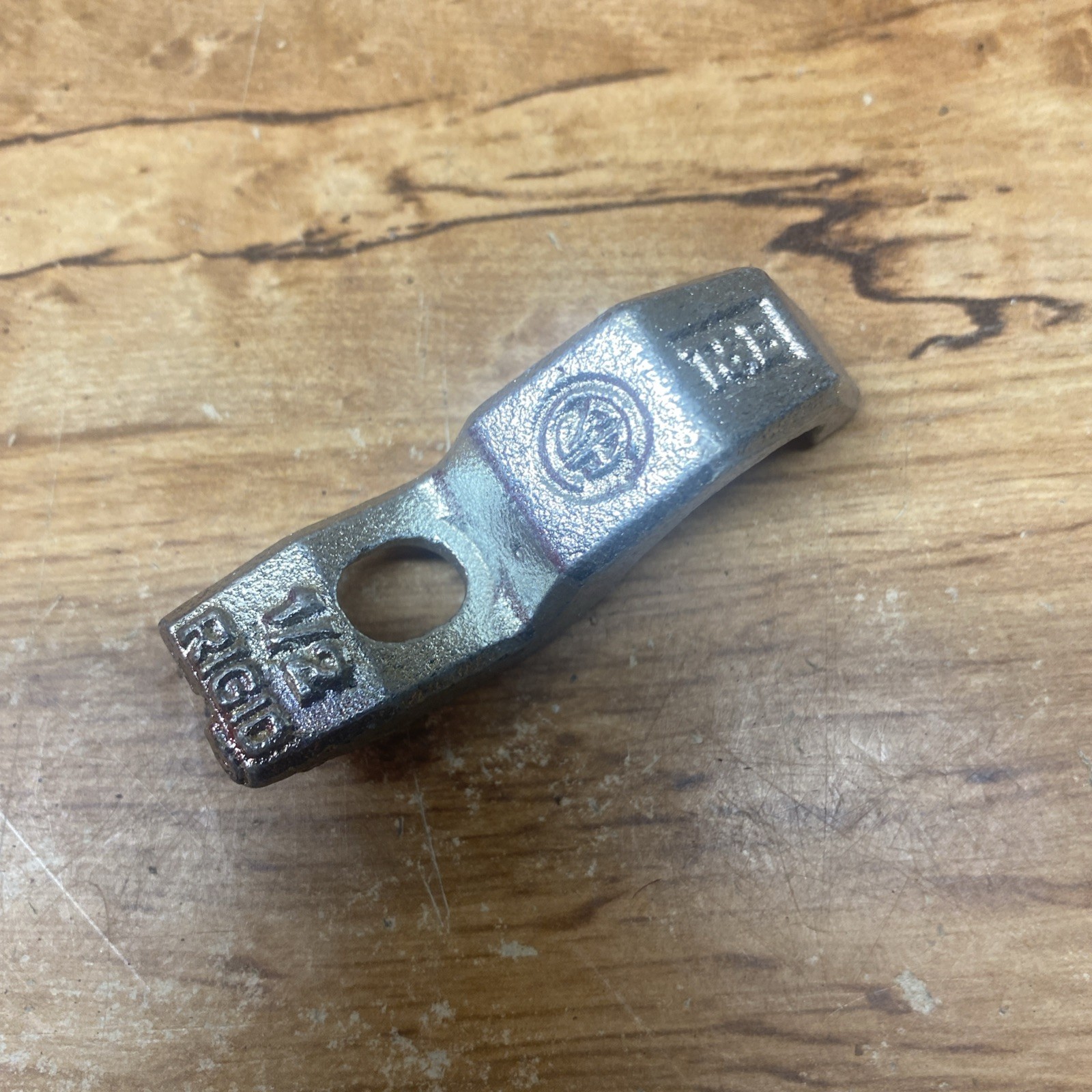 Thomas & Betts 1276 1/2″ Pipe Strap for Rigid Metal Conduit, Lot of 100
