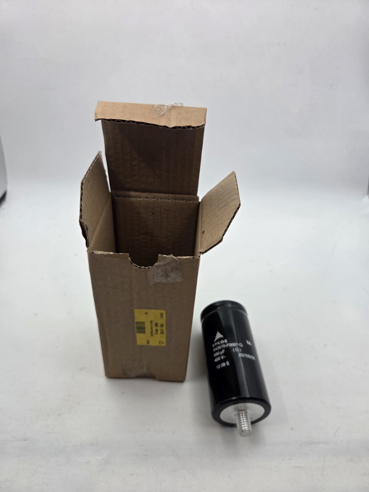 Epcos B43570-F0687-Q Capacitor B43570F0687Q 400V