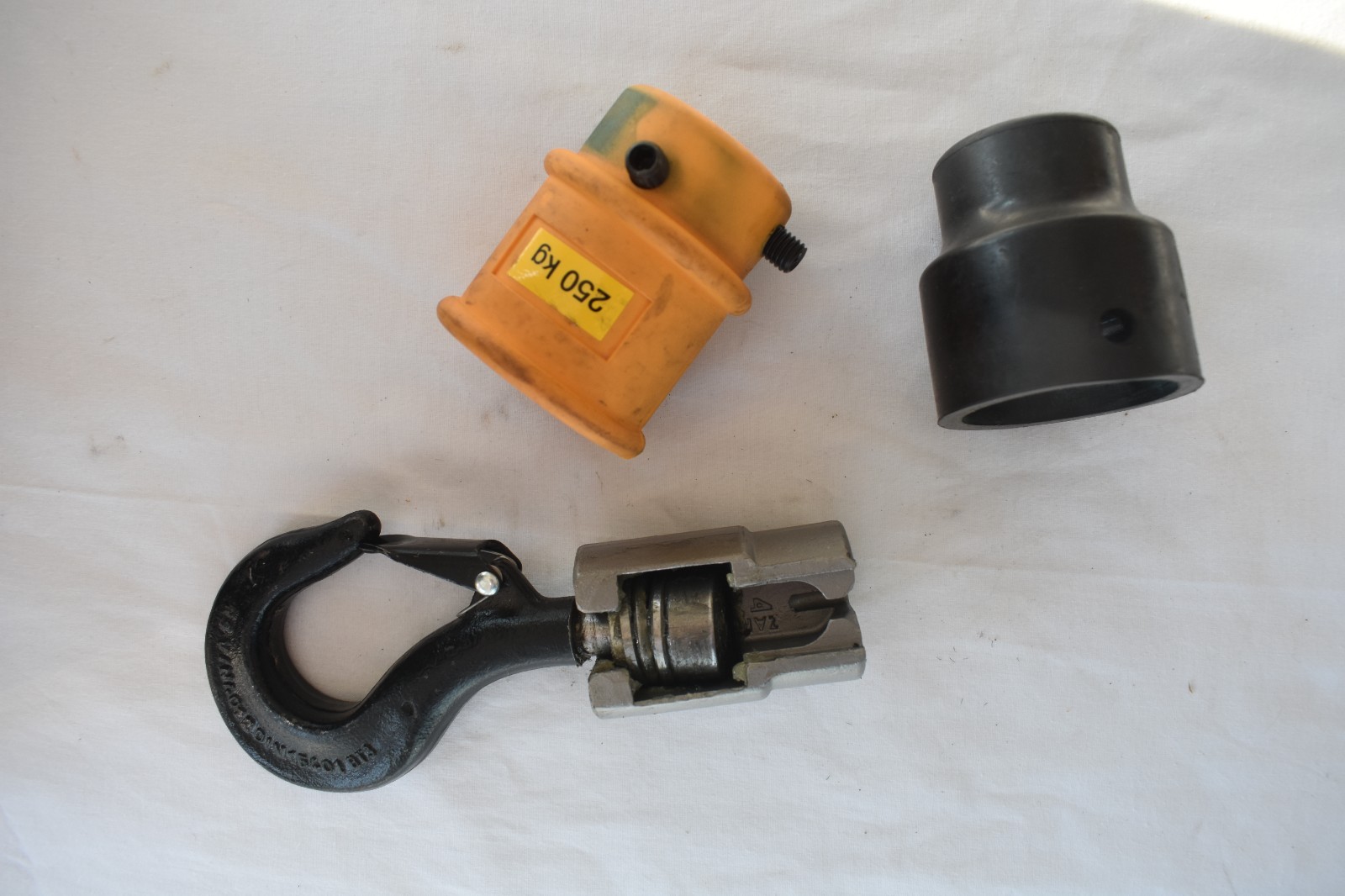 250kg, 550lb Bottom Hook Assembly for Hoist for 1/8″ Chain DIN 15401 Black