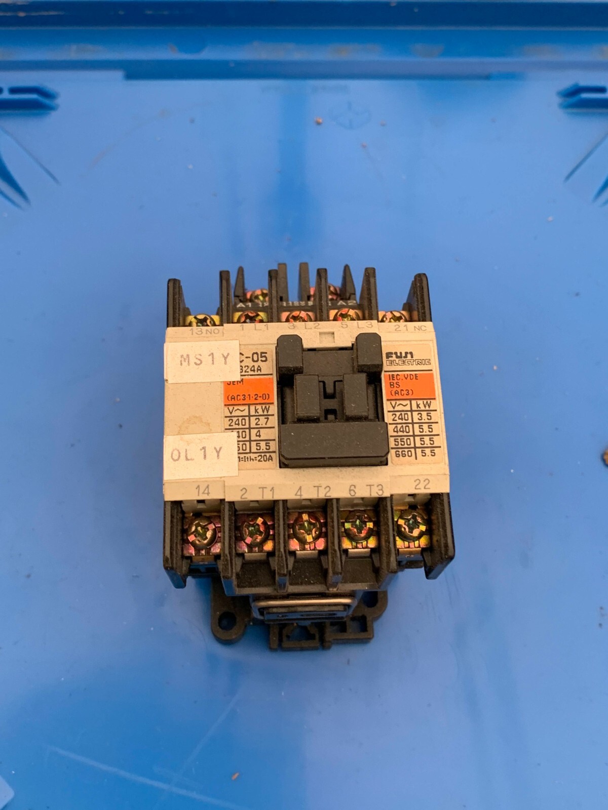 Fuji Electric Contactor 100/110VAC 50/60Hz P/N SC-05 Z324A