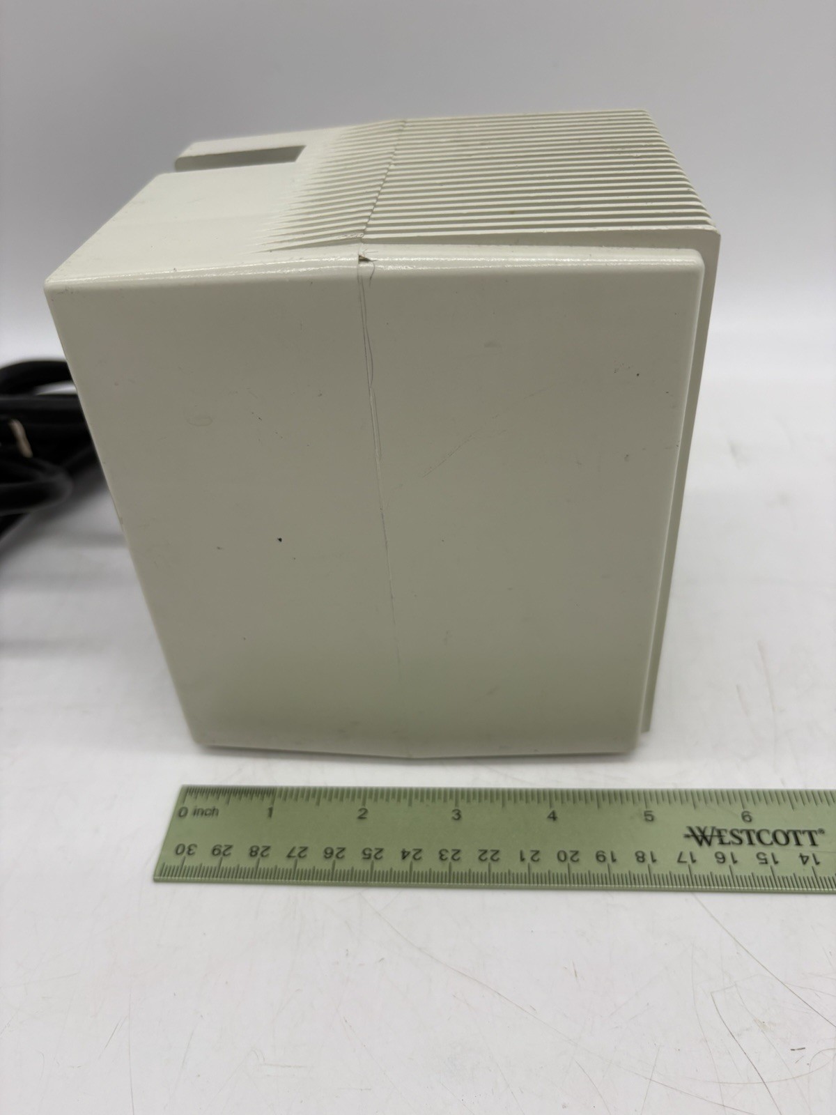 TRIPP LITE LS604 Voltage Regulator & Conditioner 4 Outlet Output 600 Watts WORKS