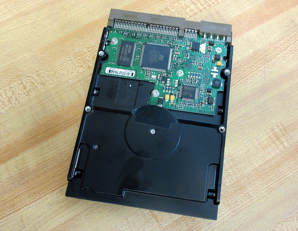 Seagate 9W1021-301 3.5″ HDD ST320014A