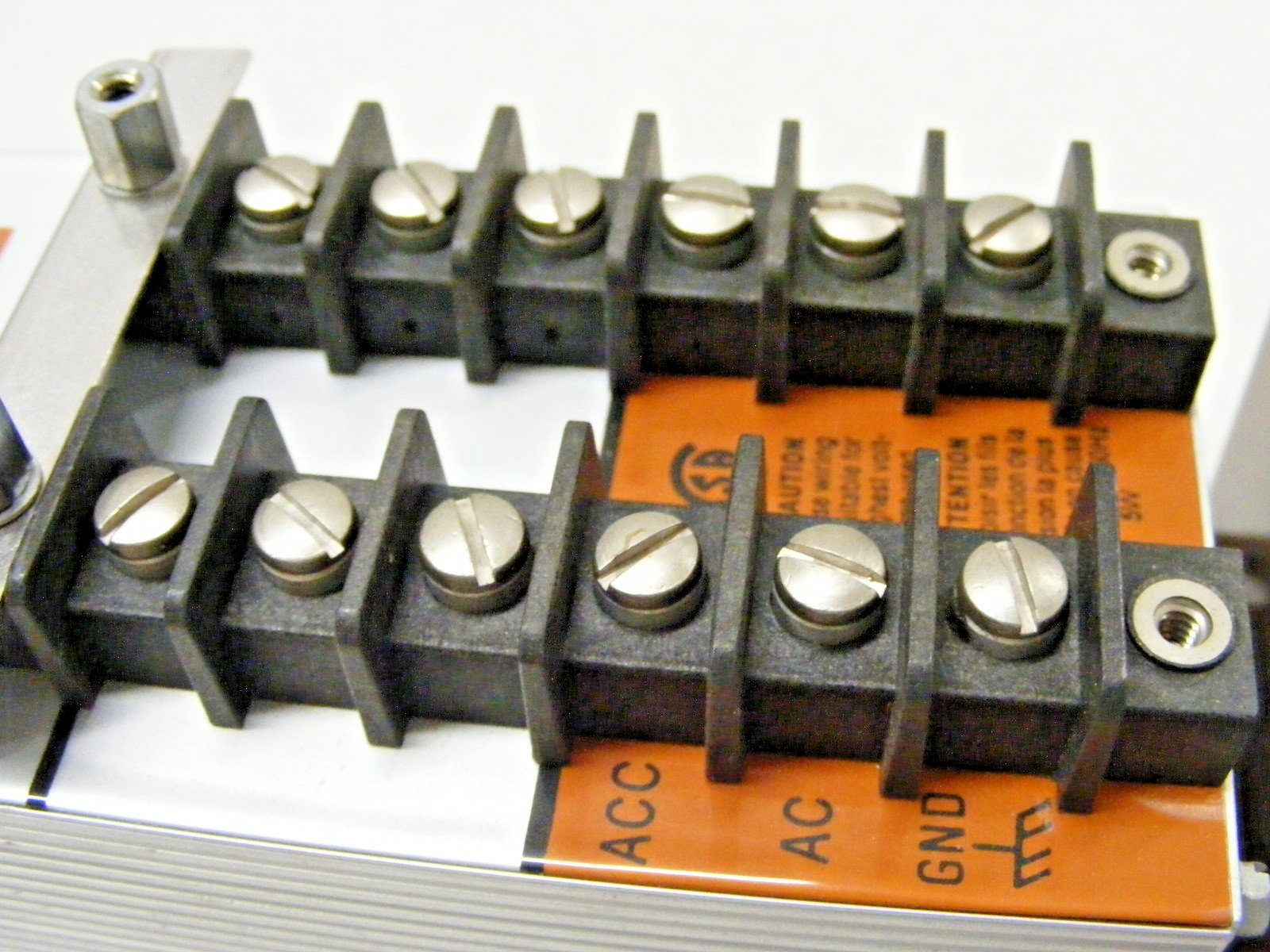 Moore Industries SCT Signal Converter SCT/0-5V/4-20MA/117AC (zz)