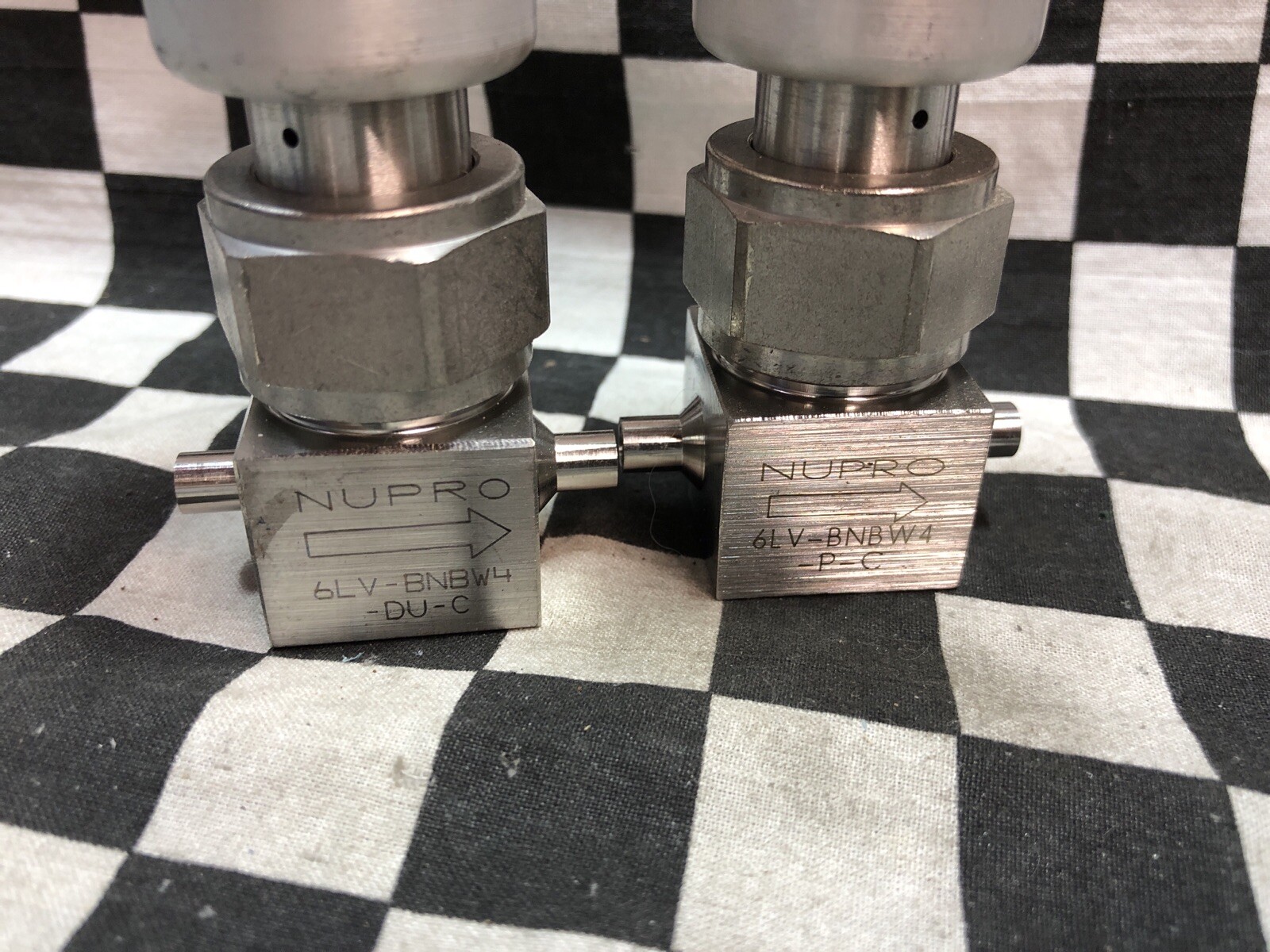 NUPRO Bellows Valve 1/4″ TBW, 6LV-BNBW4-P-C & 6LV-BNBW4-DU-C, Lot Of 2 #1370V1