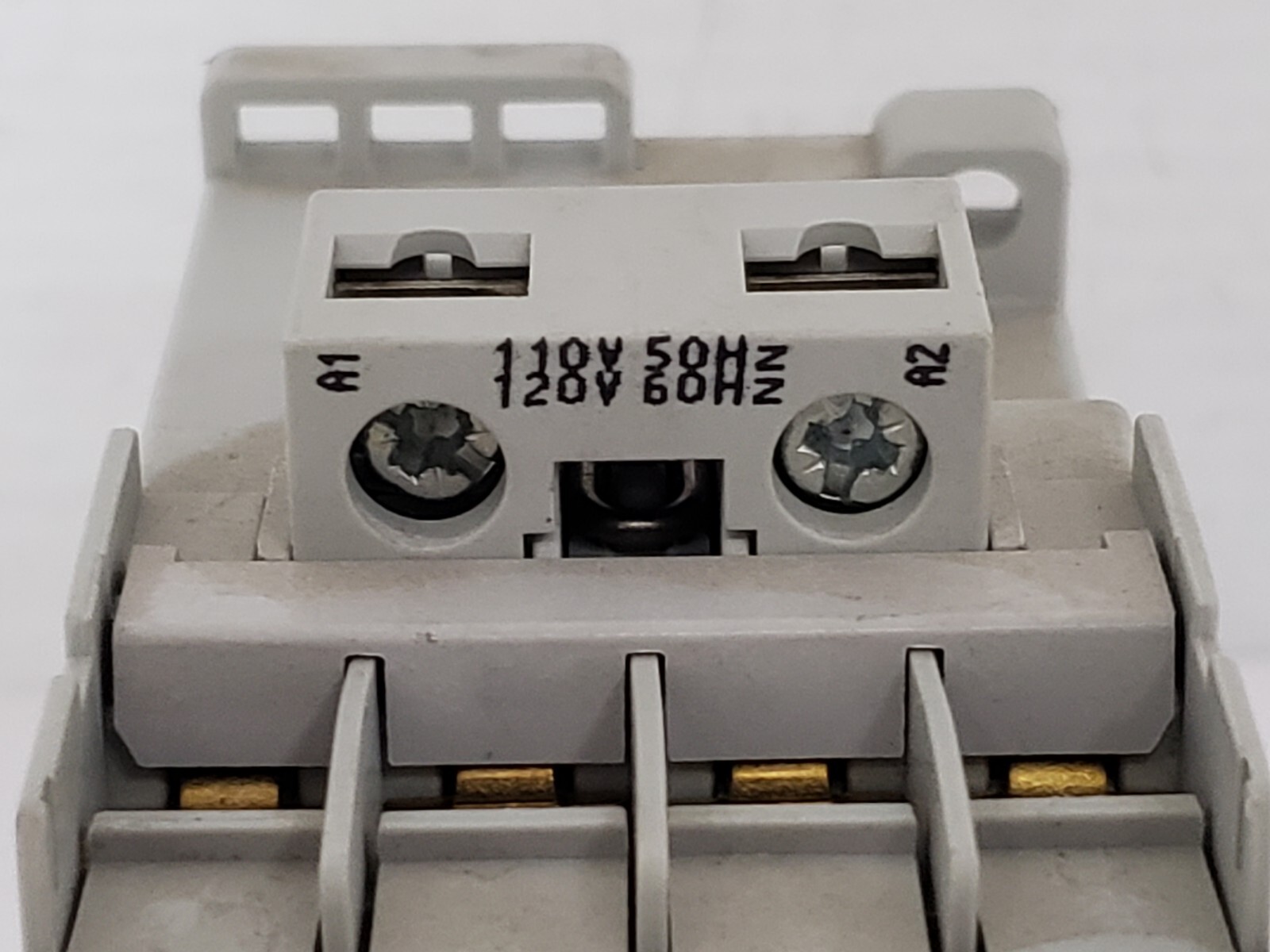 ALLEN BRADLEY 100-C09D200 CONTACTOR 9A 110/120V 2NO 2NC SERIES A