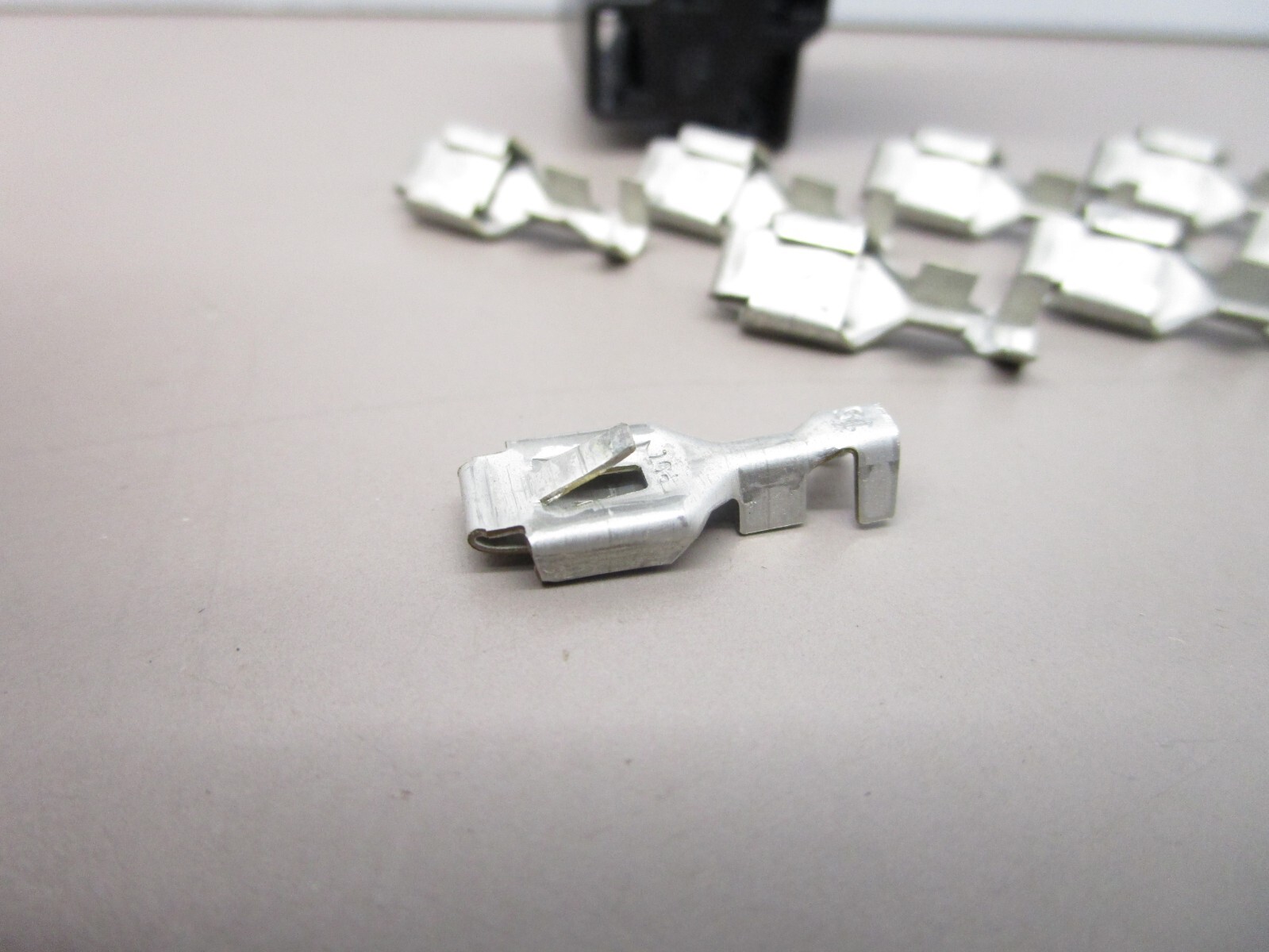 Delphi Packard 56-Series GM Terminal Housing and Sockets 8-Way Female Black 16ga