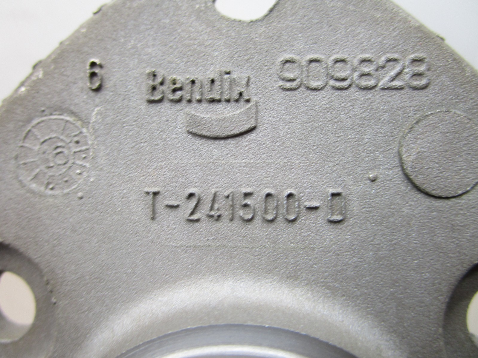 Bendix T-241500-D Treadle Pedal Base Aluminum 1.25″ Plunger Bore