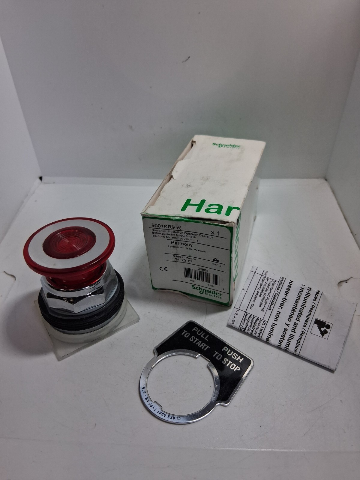 SCHNEIDER 9001-KR9R PUSH/PULL OPERATOR MUSHROOM BUTTON NON-ILL RED LENS NIB