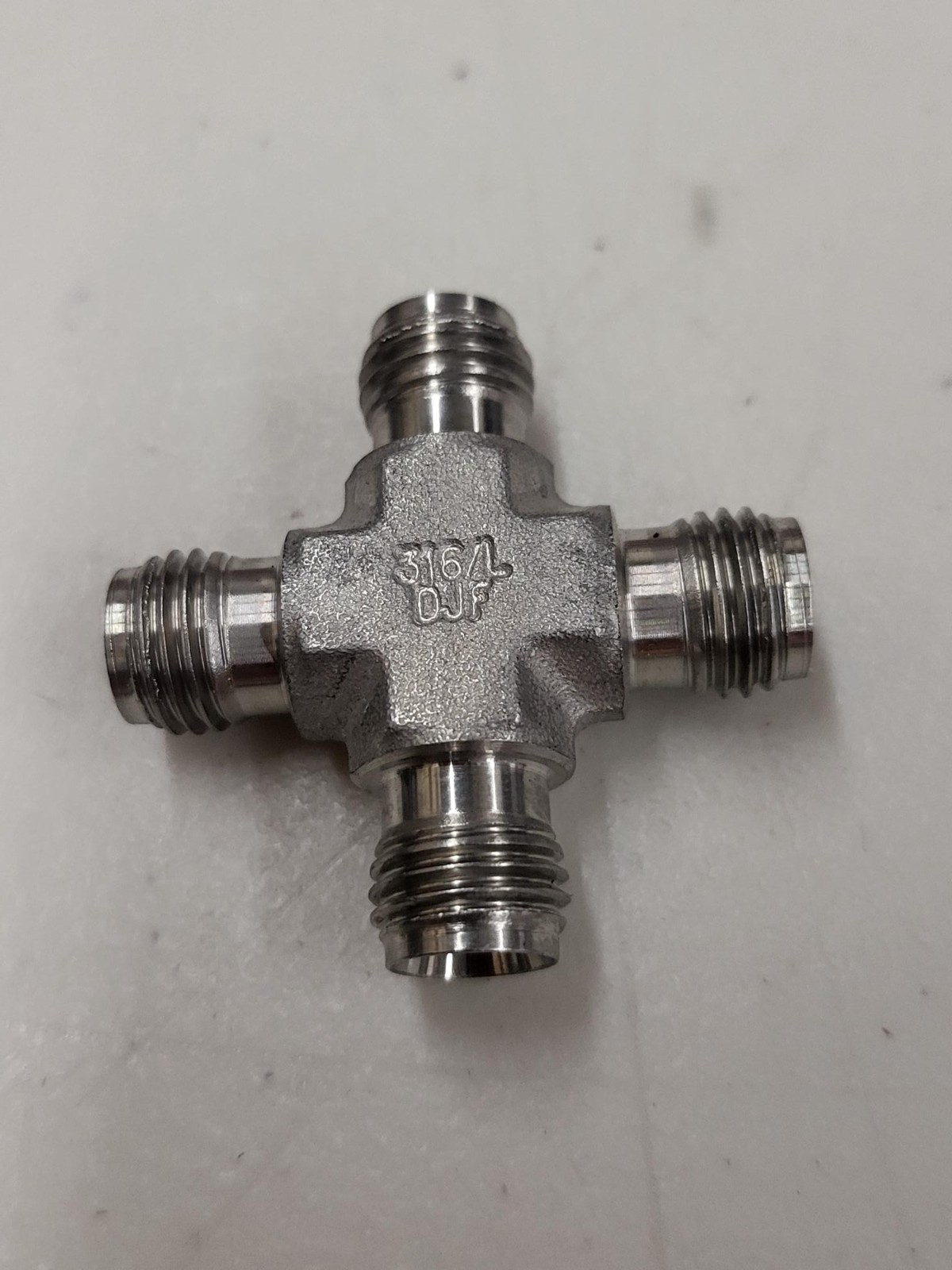 Lot of 37 Parker 4-Way Cross Fittings 316 TM60 TL17 DX3 DJF P4P Free Shipping E4