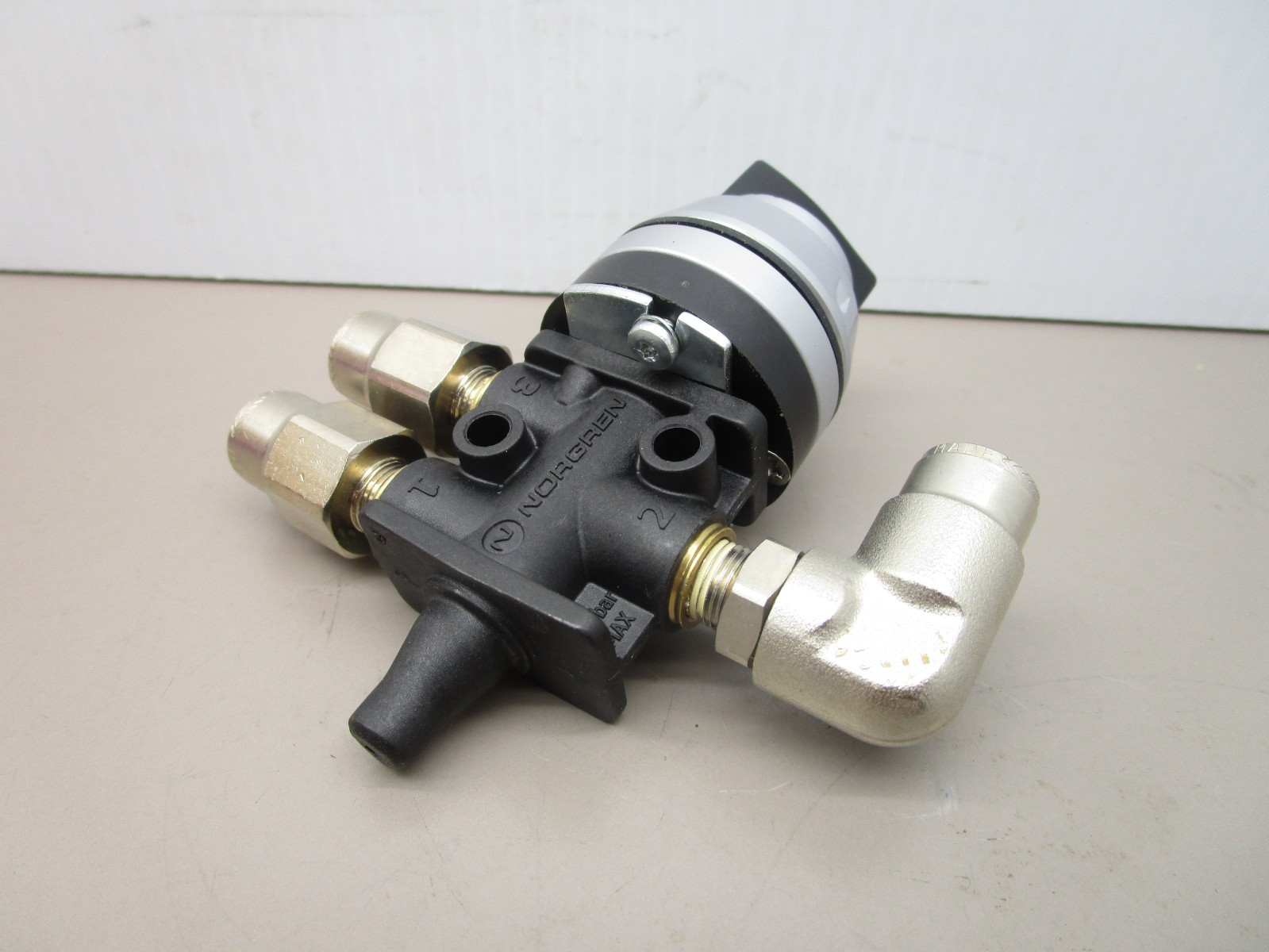 Norgren 265010C Pneumatic Control Valve Switch 72362