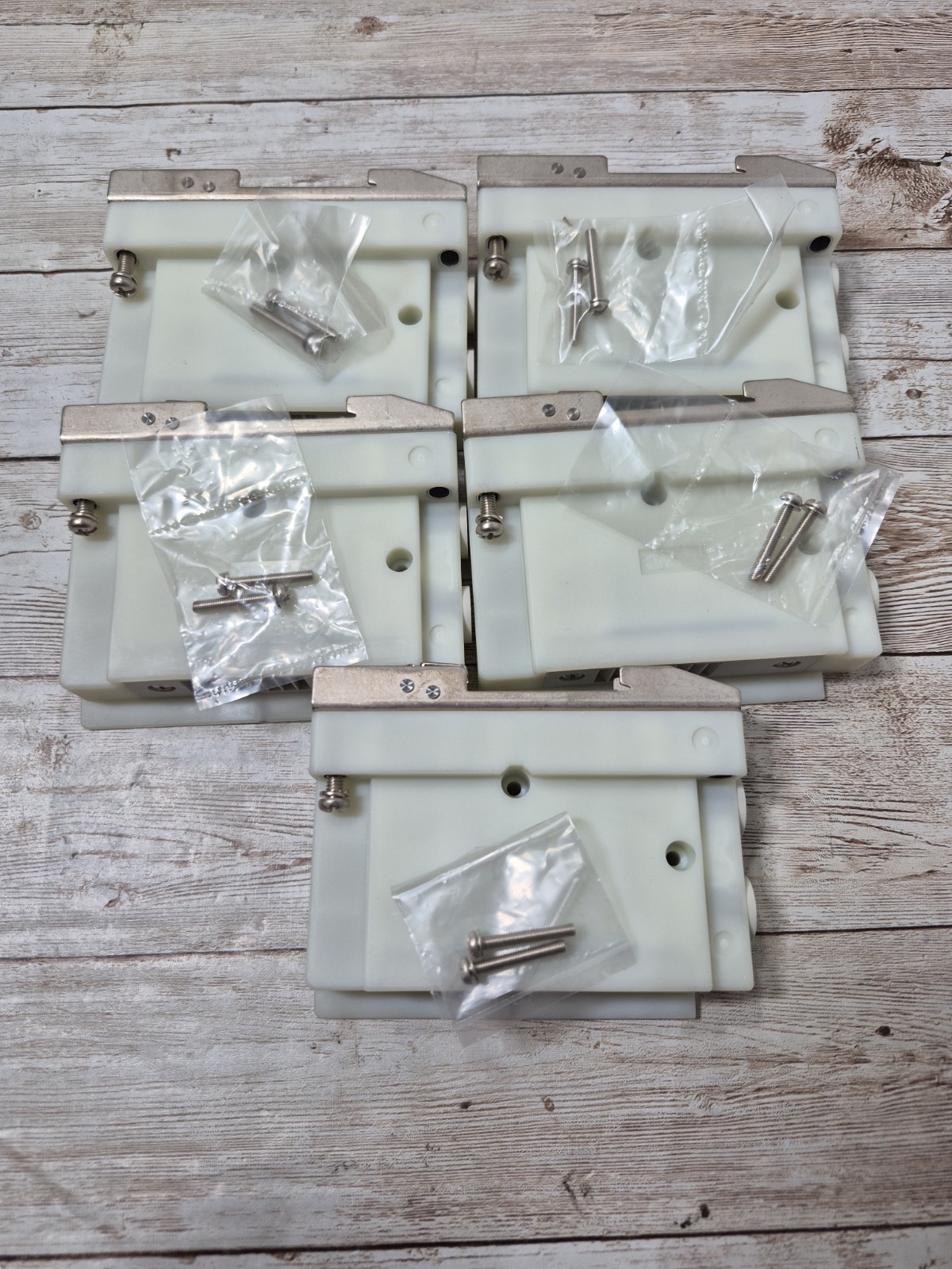 Lot Of 5 SMC SY30M-3-1AS-00-D0-NA, Manifold, Internal Pilot, Rail Mounting
