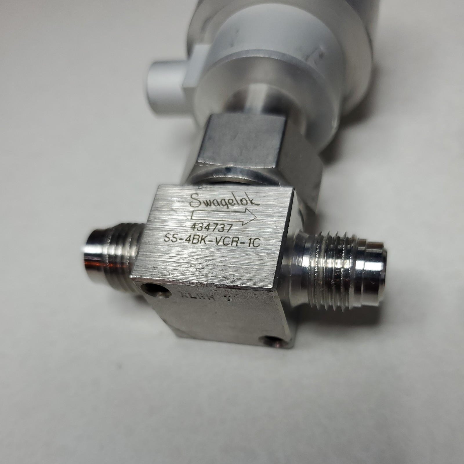 Swagelok SS-4BK-VCR-1C Bellows Sealed Pneumatic Valves 1/4 in VCR Lot of 2 Used