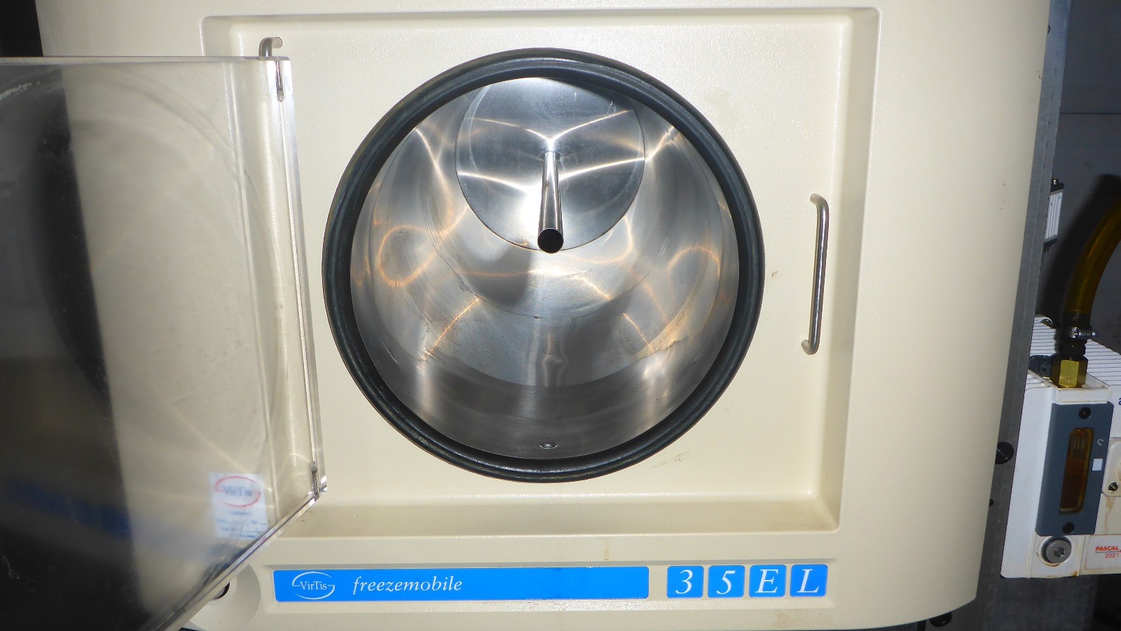 VIRTIS FREEZEMOBILE 35EL FREEZE DRY SYSTEM 440134 WITH TRIVAC VACUUM PUMP
