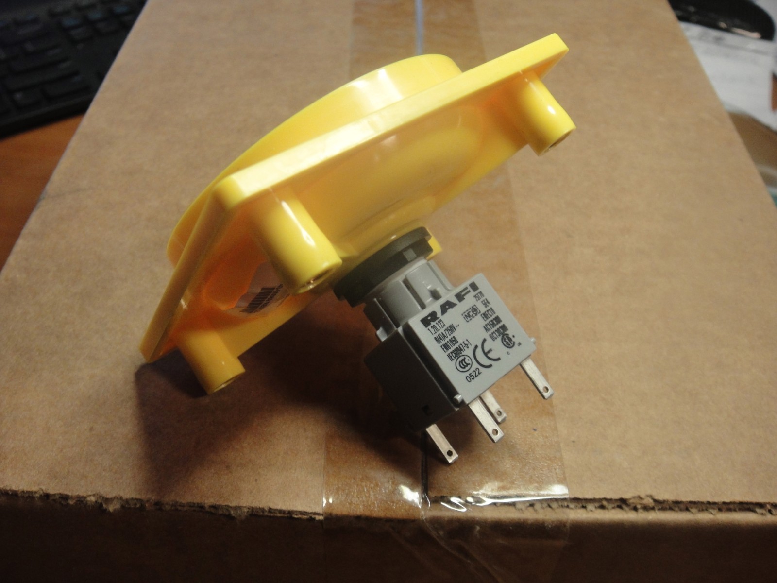 ZZ Rafi 1.20.123 KCP2 E-Stop Button 120123 New pictured