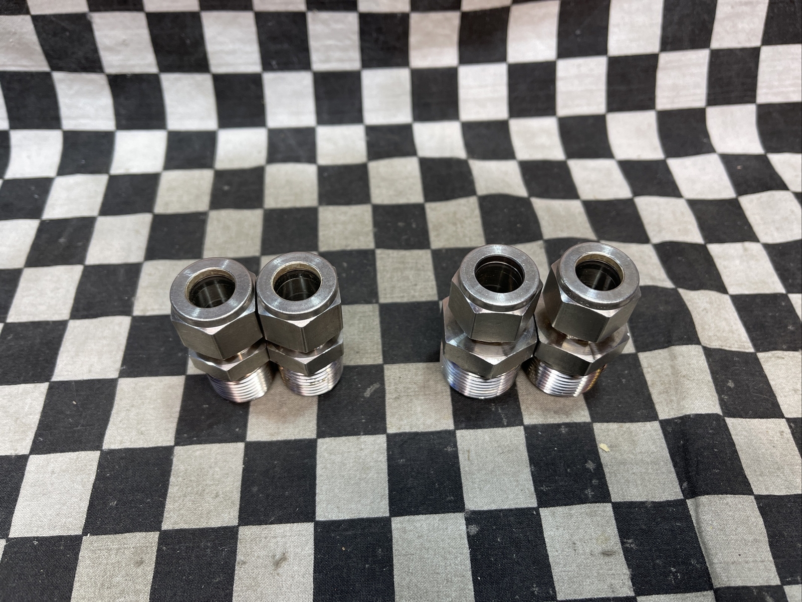 SWAGELOK SS-810-1-8 and SS-810-1-12, MALE CONNECTOR 1/2″ TUBE, Lot Of 4#104P8