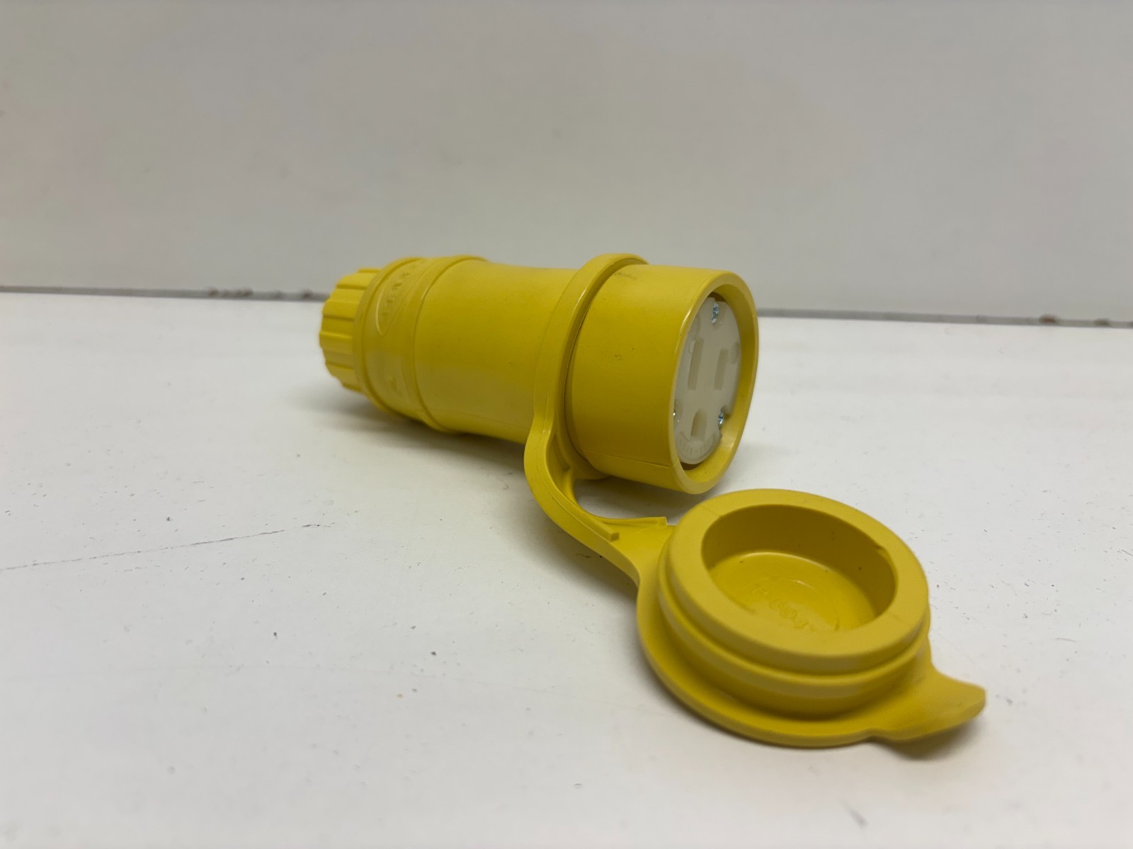 NEW OLD STOCK! HUBBELL WATERTIGHT 15A 125V CONNECTOR HBL15W47