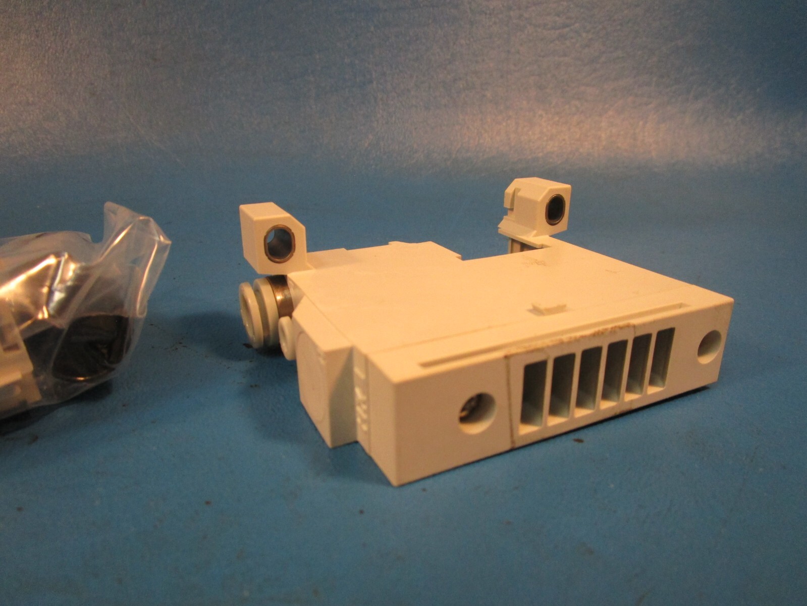 SMC VVQ1000-3A-1-P-RS end plate assy, VV5Q* MANIFOLD VQ 4/5 PORT