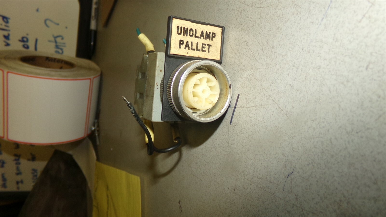 Izumi Unclamp Pallet Switch (Missing Button) 41-10570 0302 *FREE SHIPPING*
