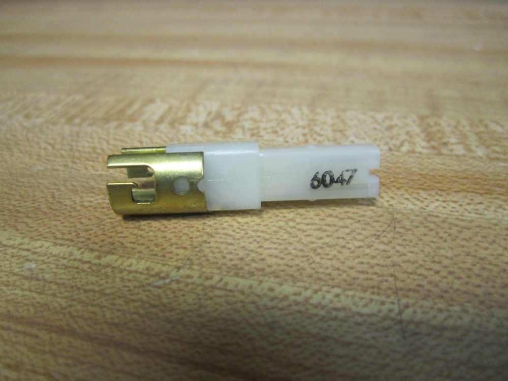 Izumi 6047 Bulb Socket (Pack of 7)