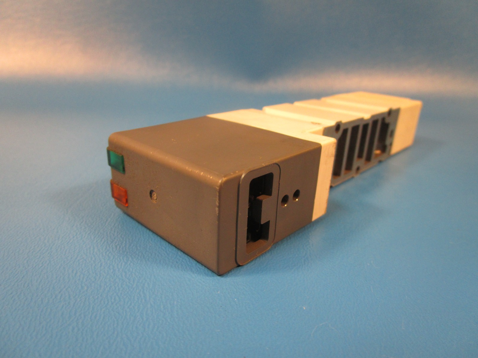 USED SMC VQC4400-51, 5 Port Solenoid Valve, Plug-in, 24 VDC