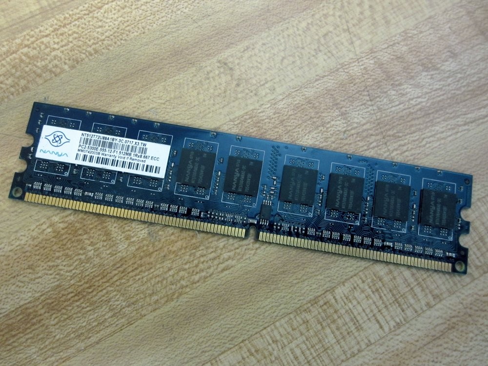 Nanya NT512T72U89A1BY-3C.0717.X3.TW Memory Module PC2-5300E-555-12-F1