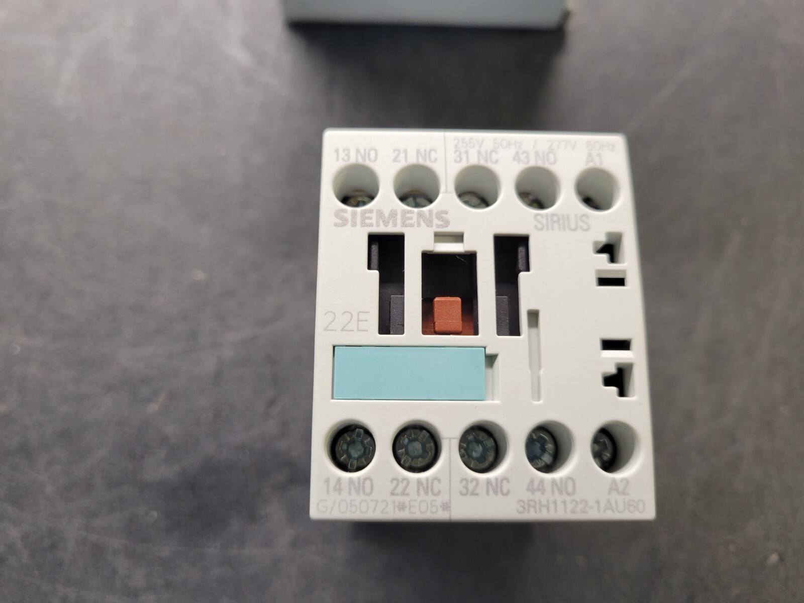 Siemens 3RH1122-1AU60 Contactor.