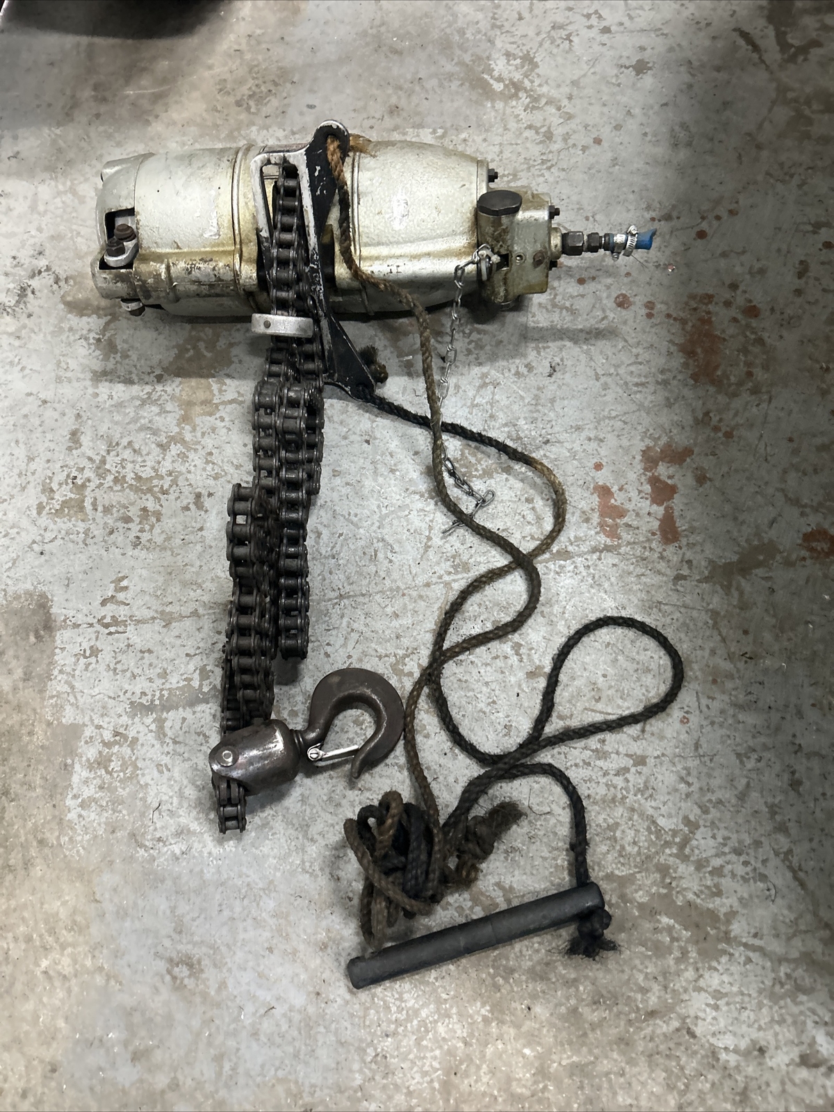 Gardner Denver Chain Hoist 1 Ton 2000# Air Lift