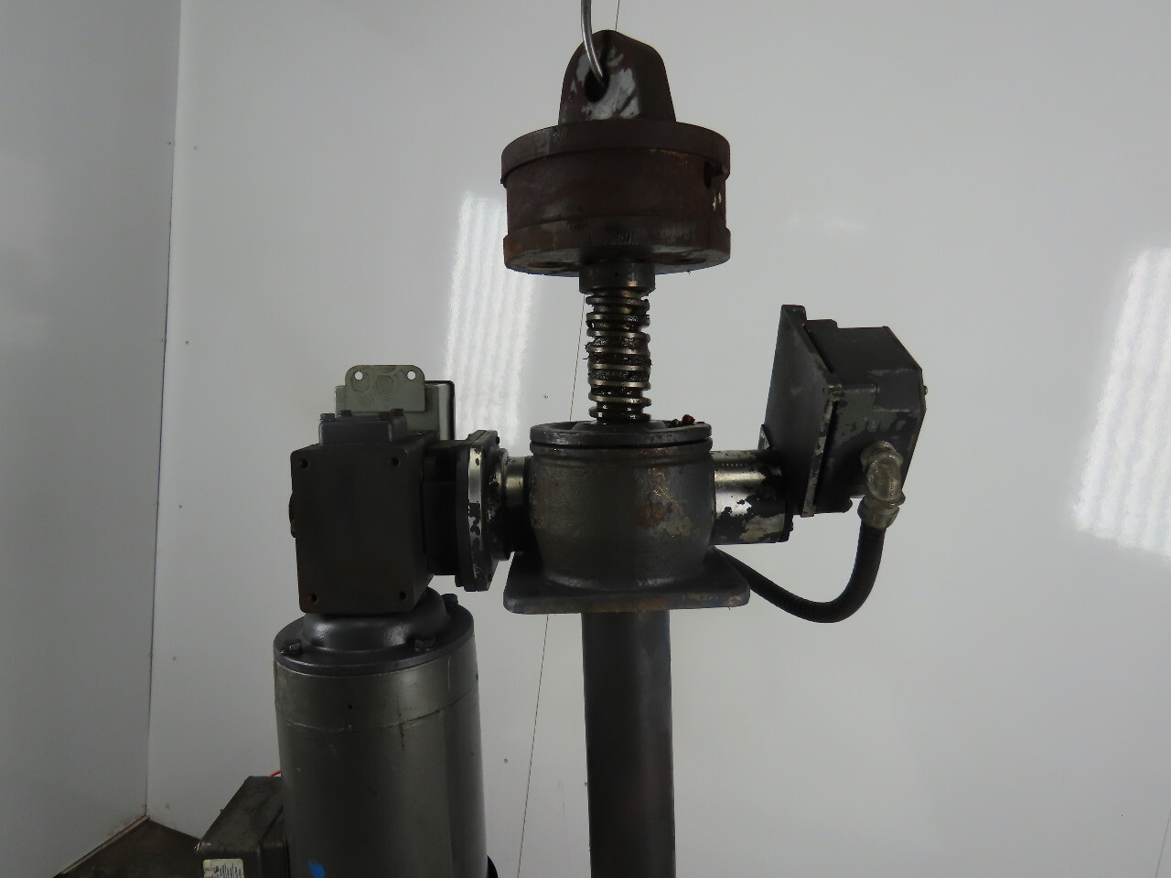 Joyce Dayton 10 Ton 36″ Machine Comdrive Screw Jack W/ 575V 3Ph Motor & Limit