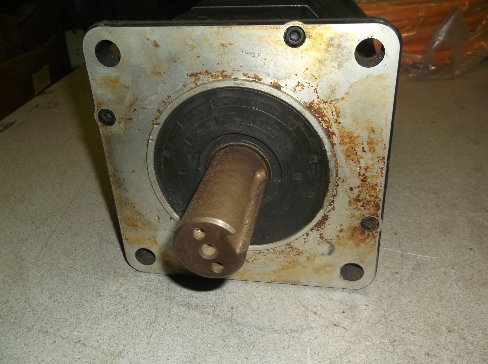 GE Fanuc AC Servo Motor Model 20S A06B-0502-B002 2000 RPM 3-Phase
