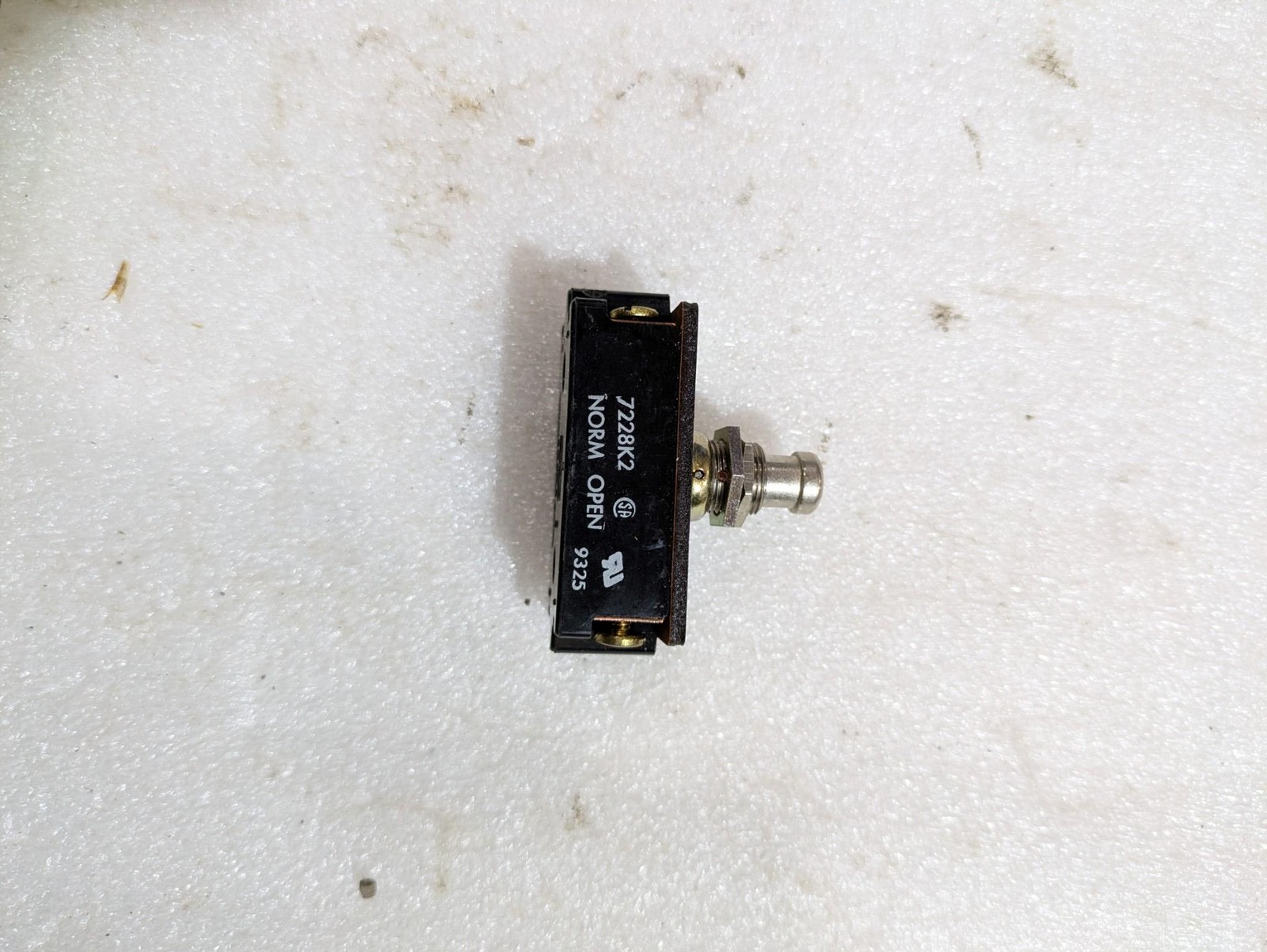 TE Connectivity ALCOSWITCH 7228K2 DPST-NO Pushbutton Switch Panel Mount OEM