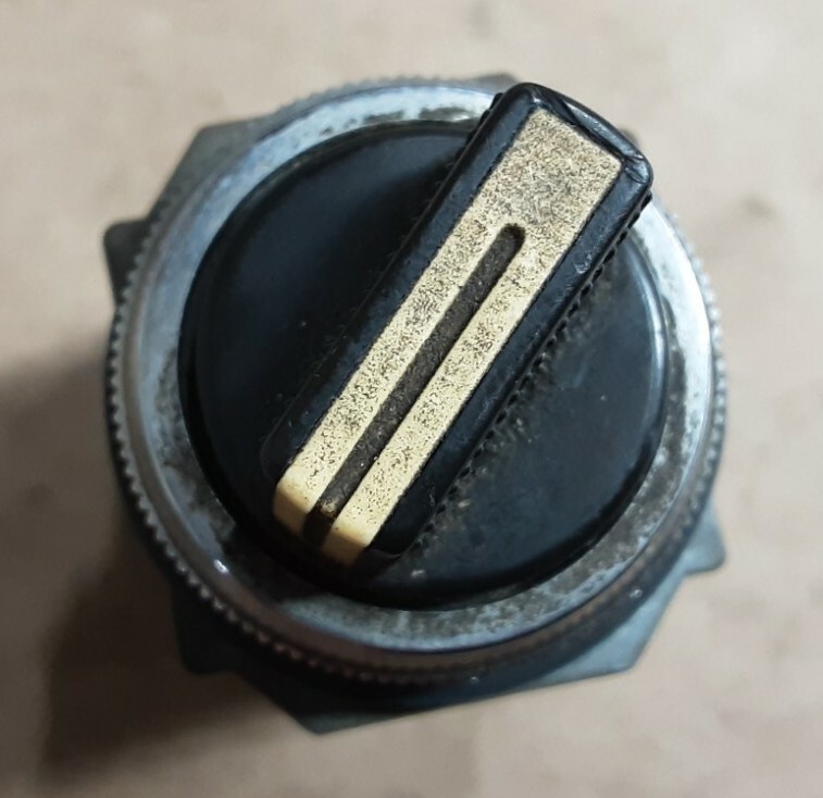 Idec ASN 41-10569 Selector Switch ASN4110569 #2014J6