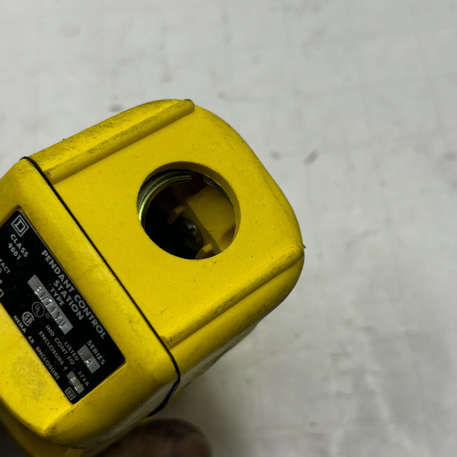 SQUARE-D BW71YU PENDANT CONTROL STATION ENCLOSURE SER A CLASS 9001 B600-P600 🎯