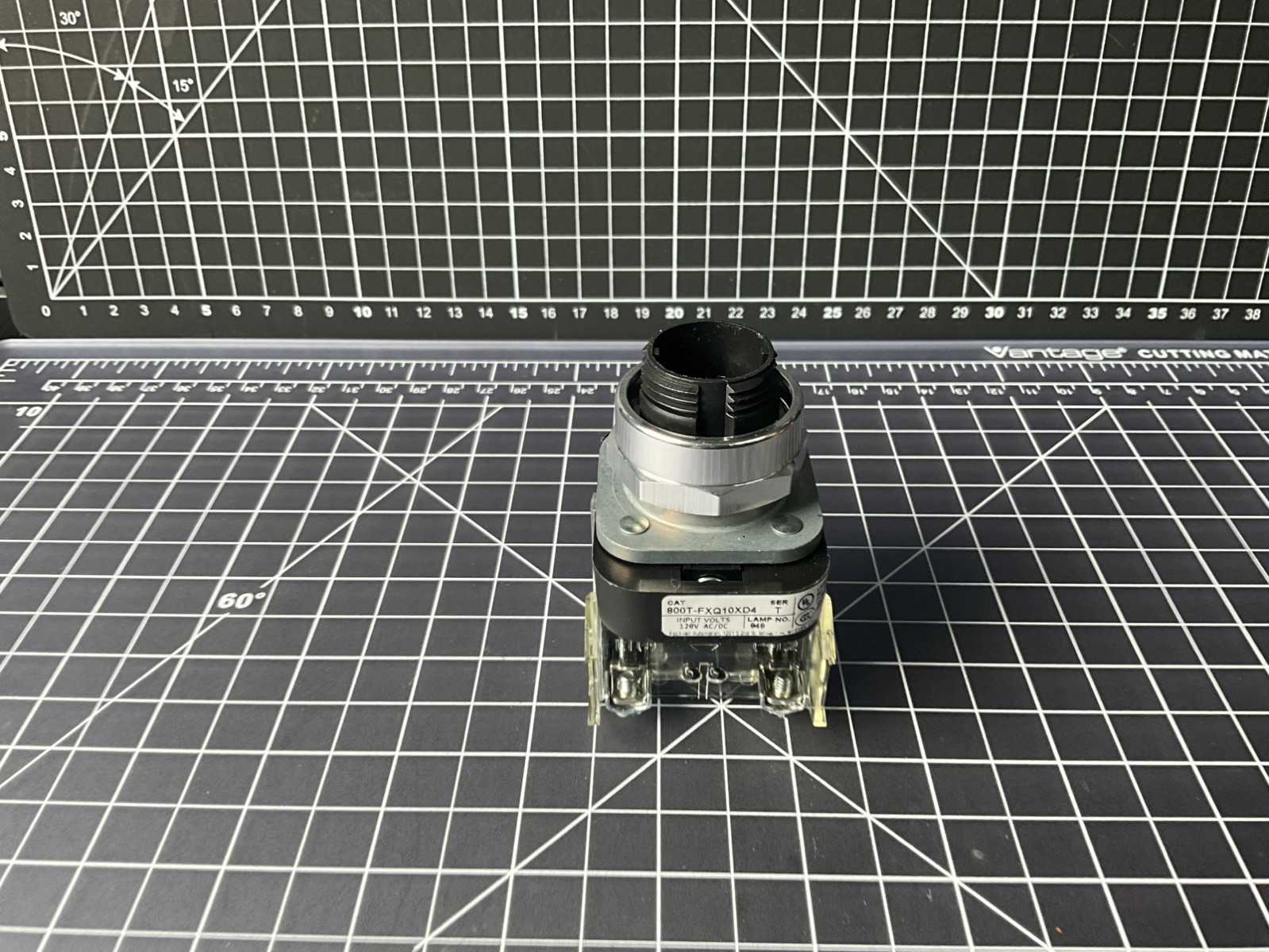 Allen Bradley 800T-FXQ10XD4 /T 30mm Push-Pull Device 120V AC/DC