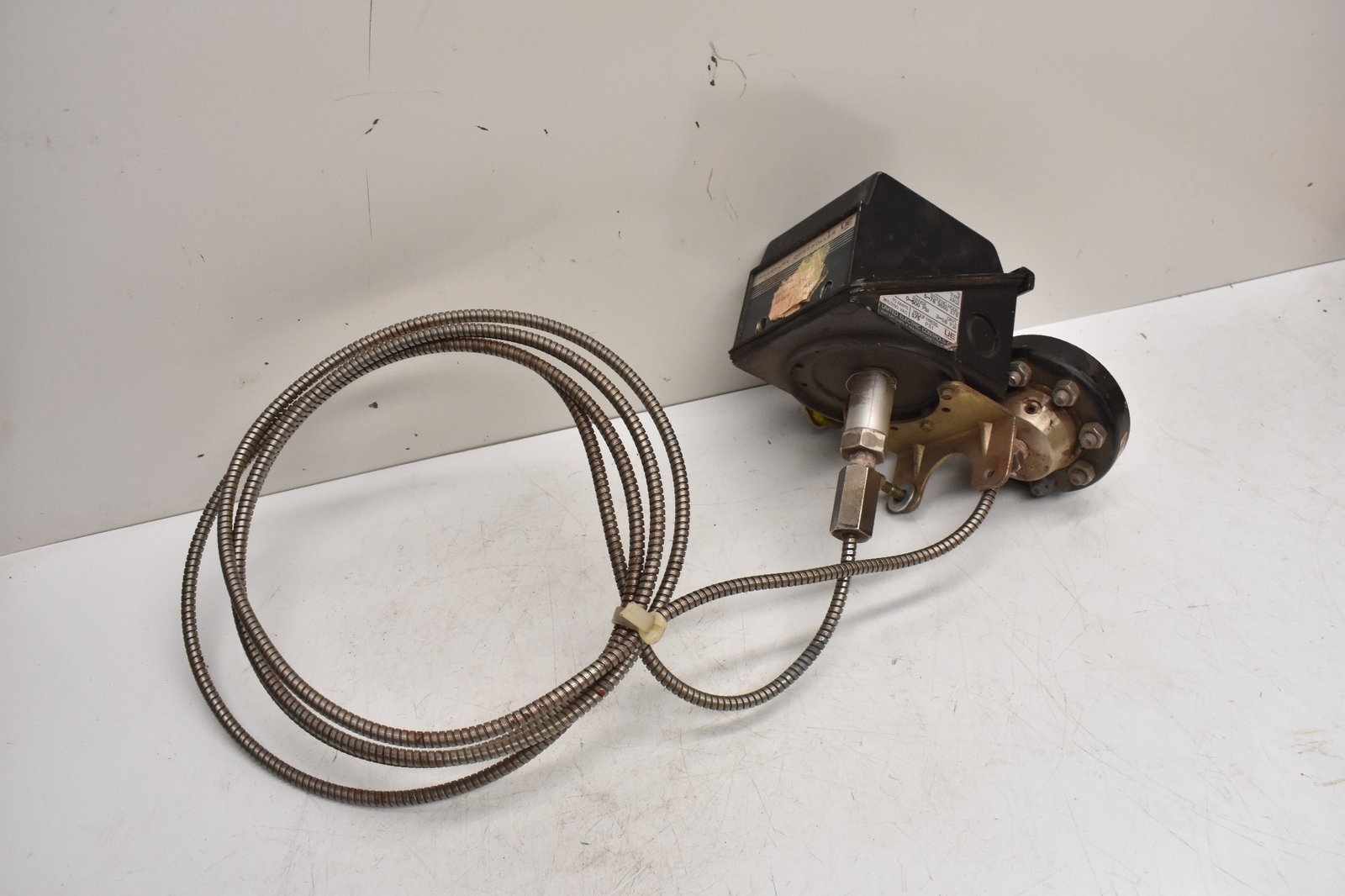 United Electric Pressure Controller 5-78 9860 376 J302 & Ashcroft A.1.S.1.C12L13