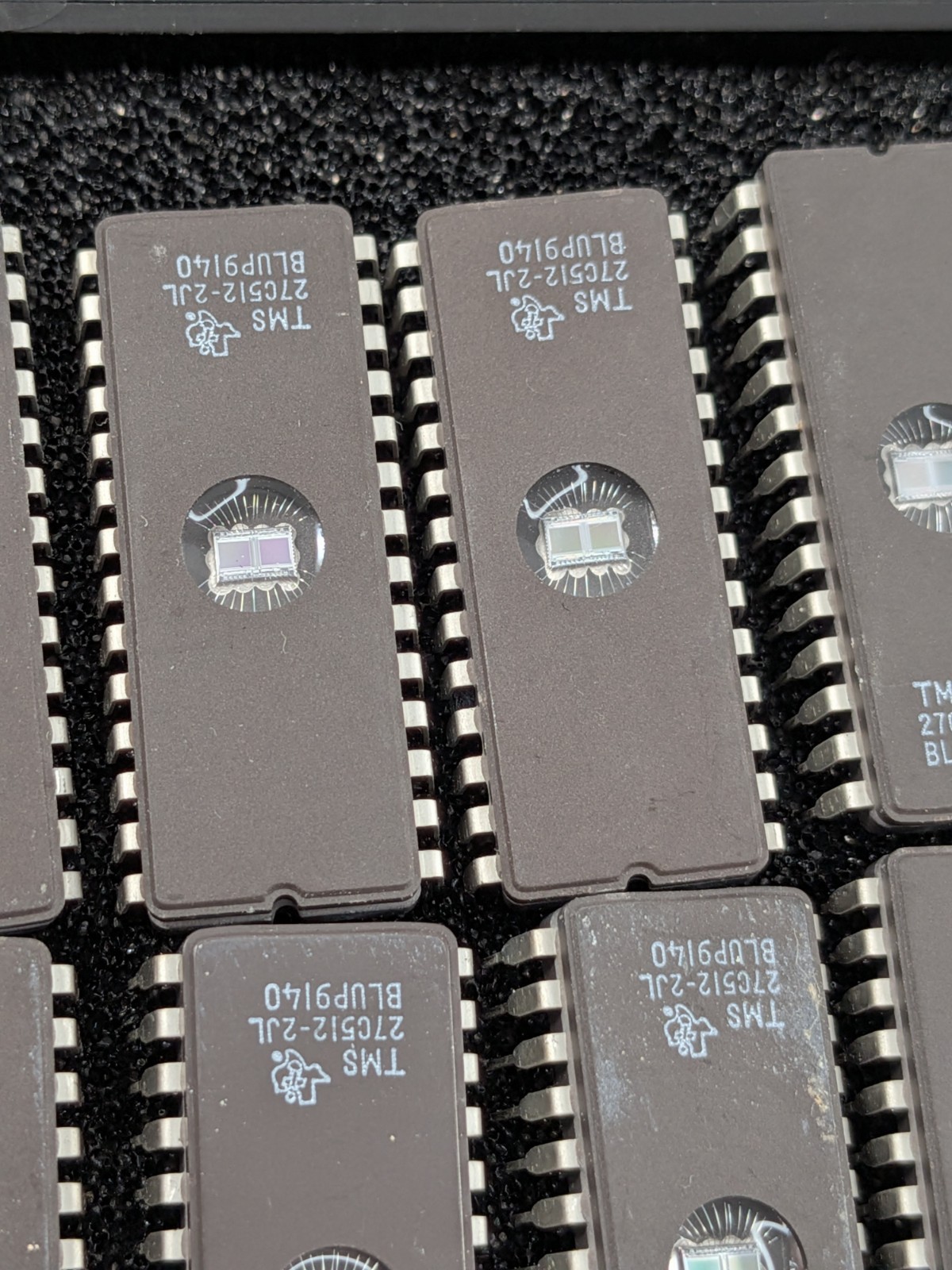 IC Lot. 24 Pcs TI 27C512 28 Pin Ceramic UV EPROM IC + 5 TSCC51 uControllers