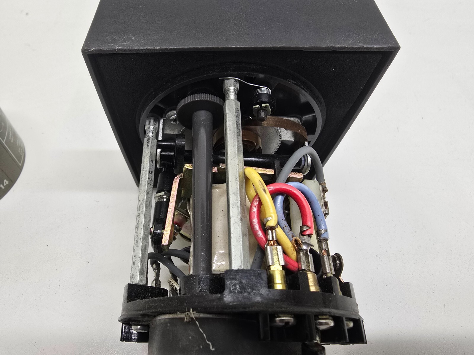 GOOD USED! ATC 120VAC 6SEC ELECTROMECHANICAL TIMER 305E-101-A-10-XX