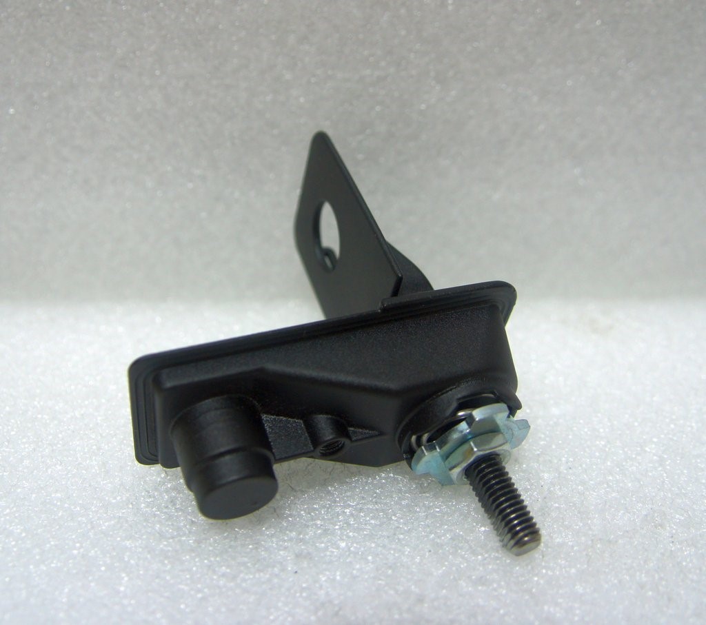 Case of 40 NEW Southco 62-42-251-2 Locking Compression Latch Flush, Black