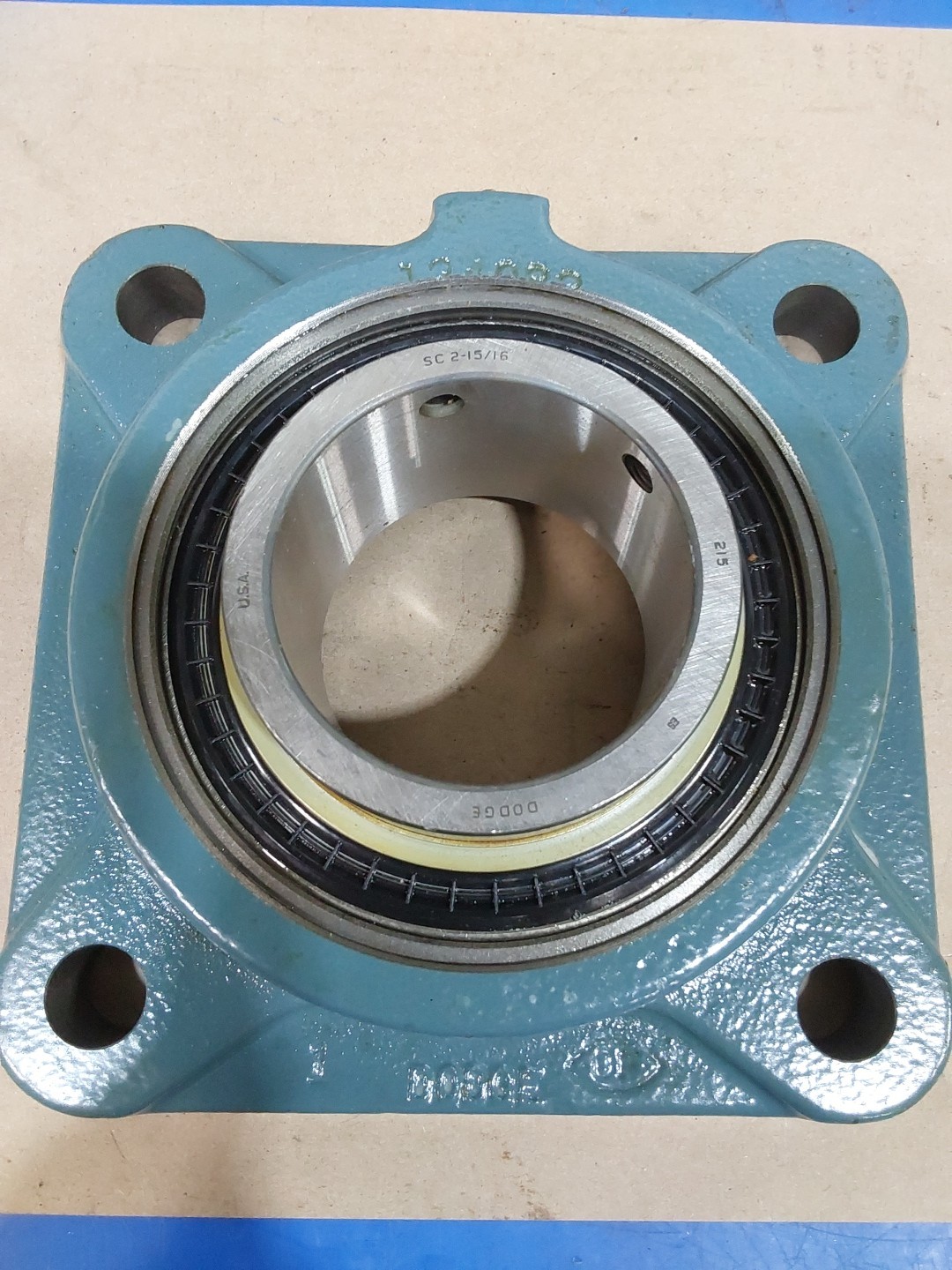 DODGE 126196/ 124083 4 BOLT FLANGE W/ SCM 2-15/16″ BORE F4B-SCM-215