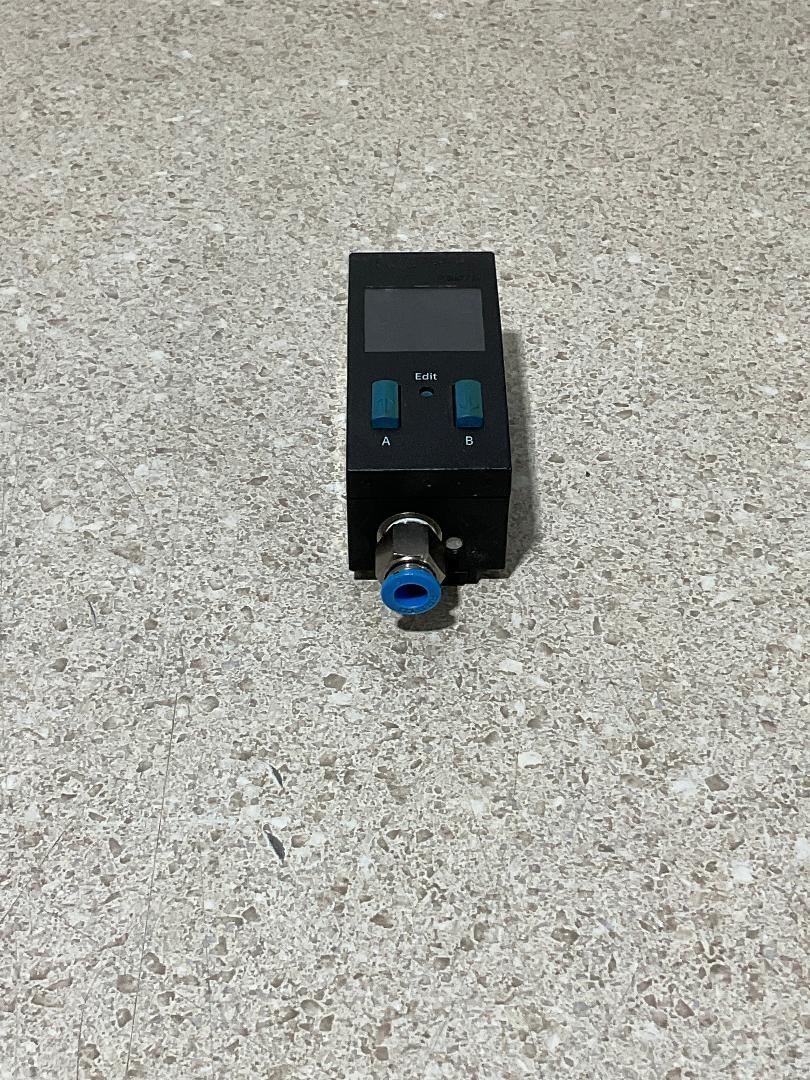 Festo Pressure Sensor SDE1-V1-G2-W18-PI-M8