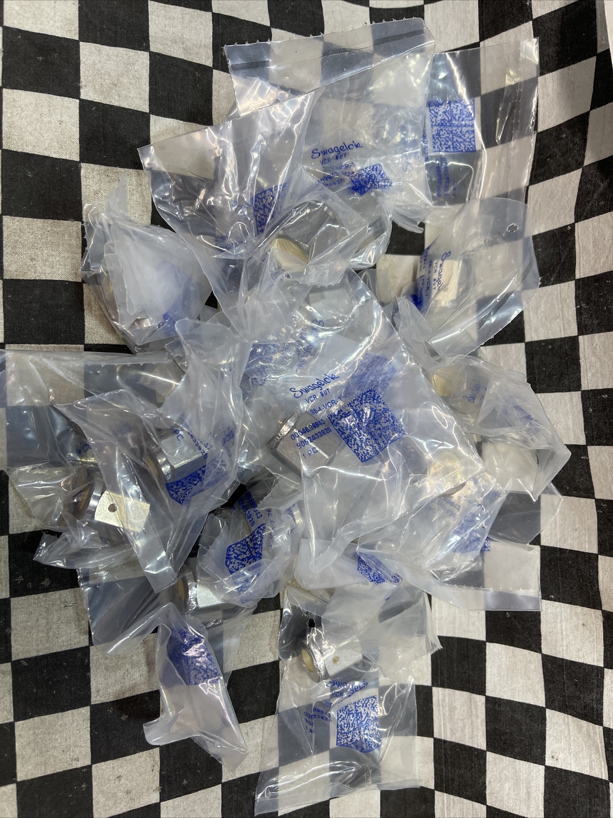 SWAGELOK SS-4-VCR-1, SS4VCR1, NUT 1/4″ VCR, LOT OF 55, SHIPSAMEDAY#1549W7