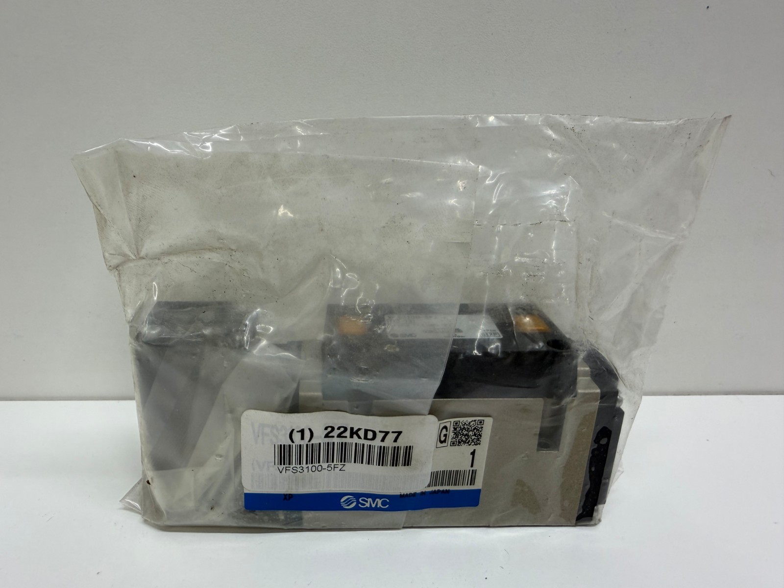 NEW OLD STOCK! SMC 24V 5-PORT SOLENOID CONTROL VALVE VFS3100-5FZ