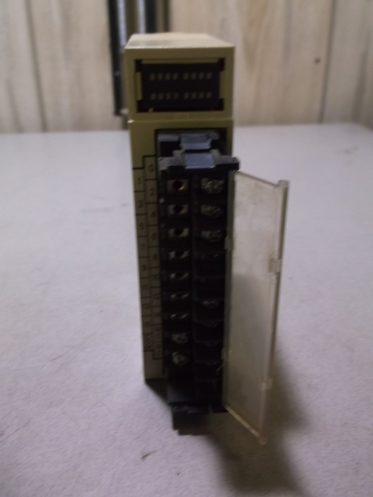Omron C200H-0C225 Output Unit 2853F *FREE SHIPPING*