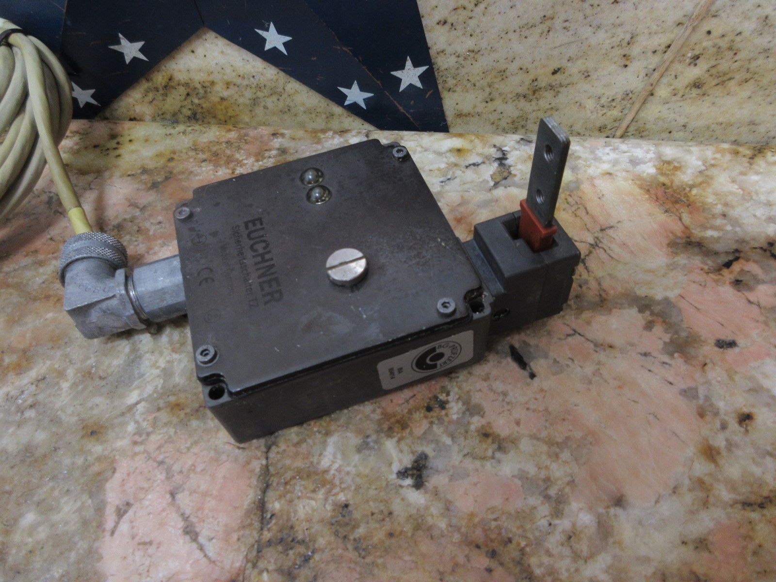 HARDINGE GT-27 EUCHNER INTERLOCK SWITCH TZ1RE024PG-R C1635 AC-15 6A 23V D6